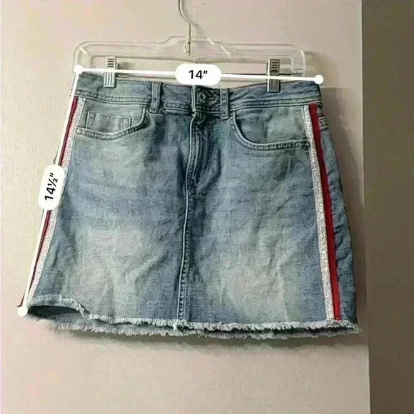 Zara Denim Jean Mini Skirt Medium Pockets Red Silver Stripes Raw Hem SZ 26/28 - Picture 6 of 6